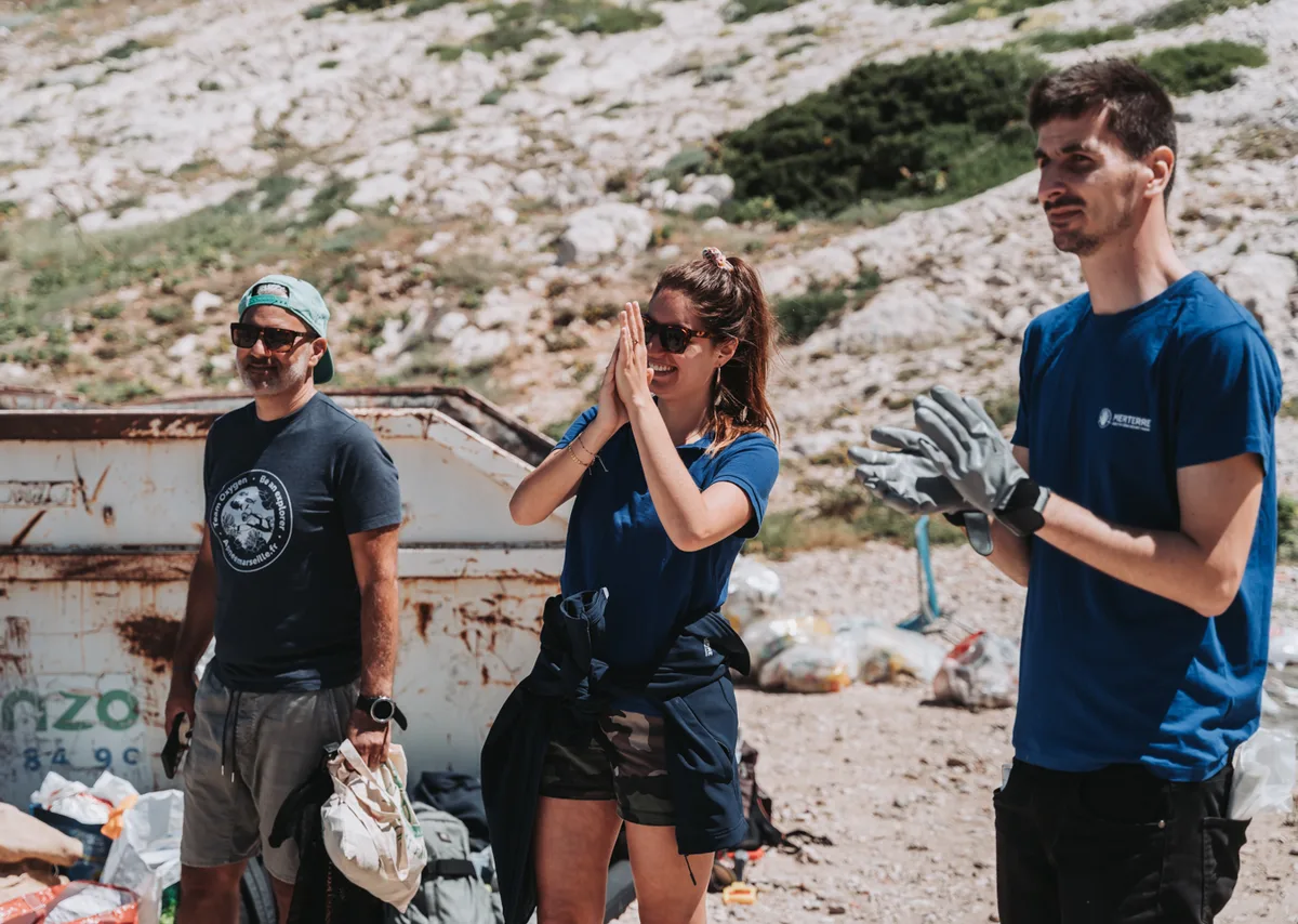 Karim Saari avec l'équipe Mer Terre lors de l'opération Calanques Propres 2024
