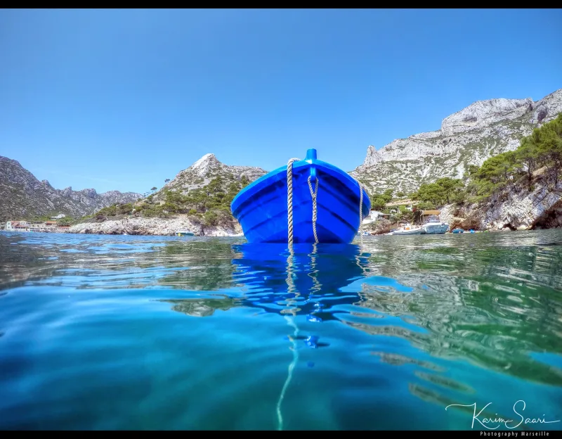 Mer turquoise azuréenne vue depuis la calanque de Sormiou — Marseille, Calanques de Marseille